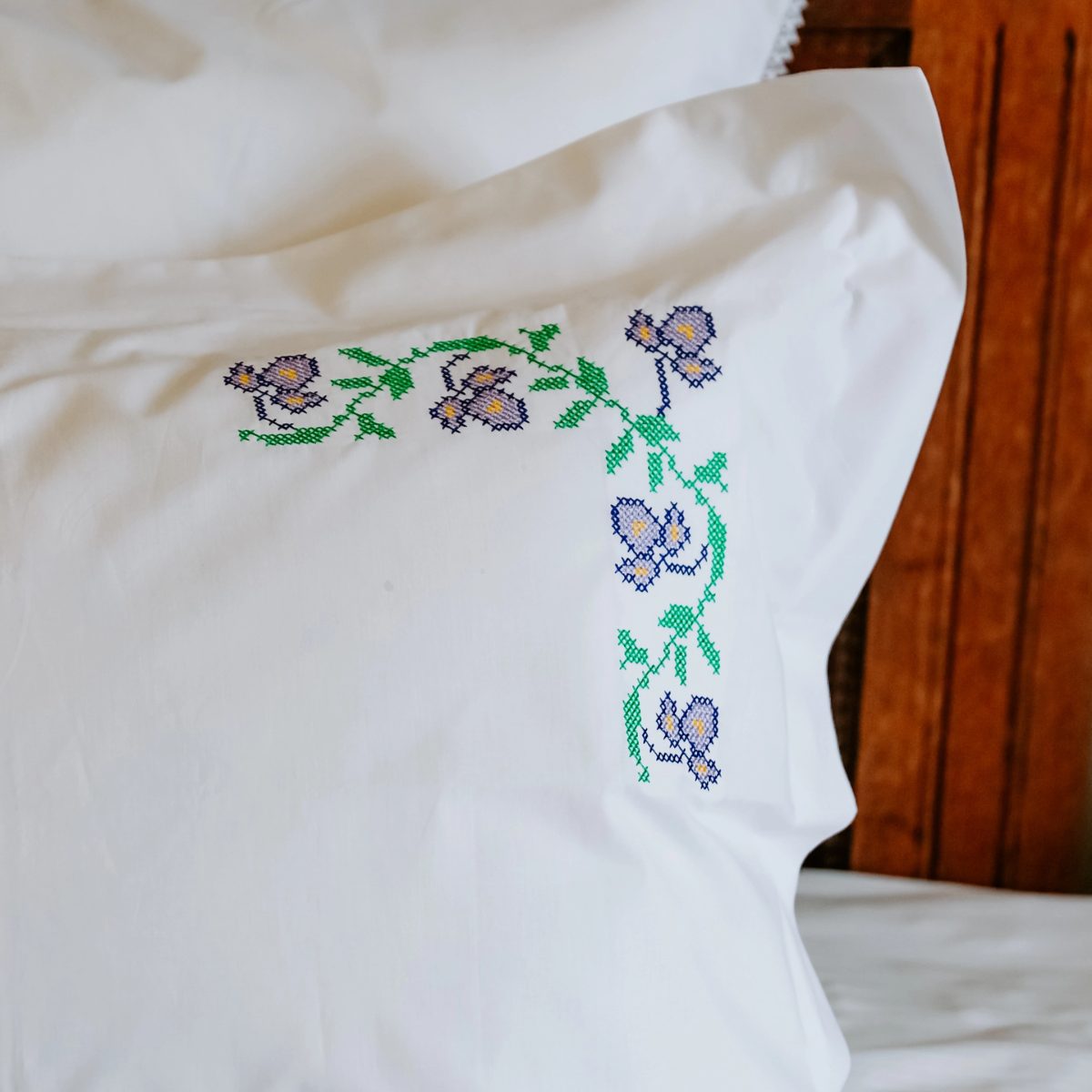 Lenjerie de pat cu broderie Iris