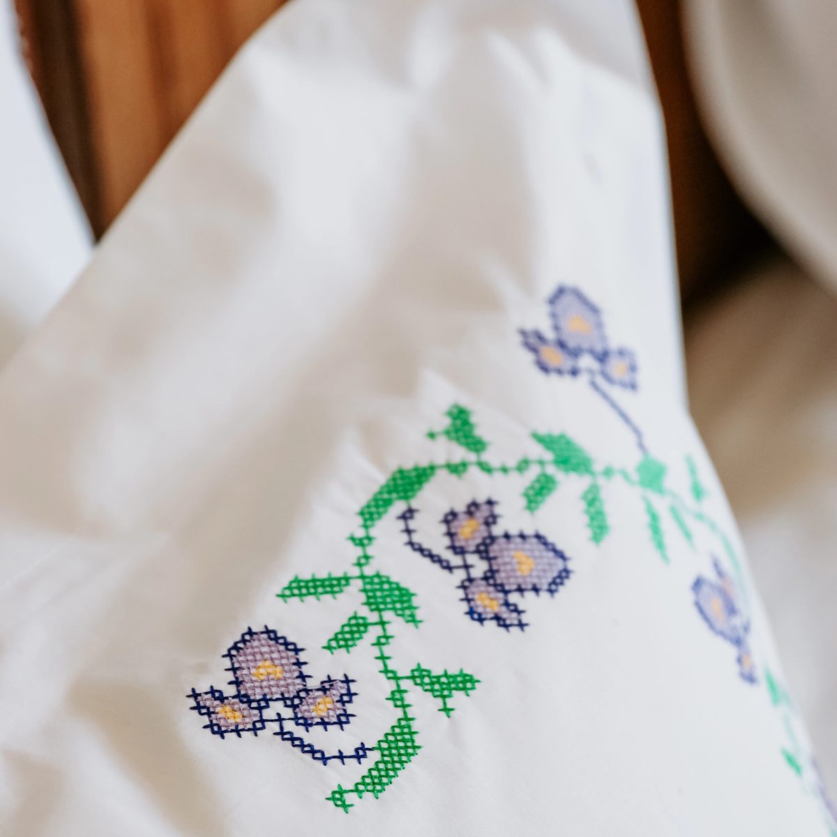Set 2 fețe de pernă – broderie Iris