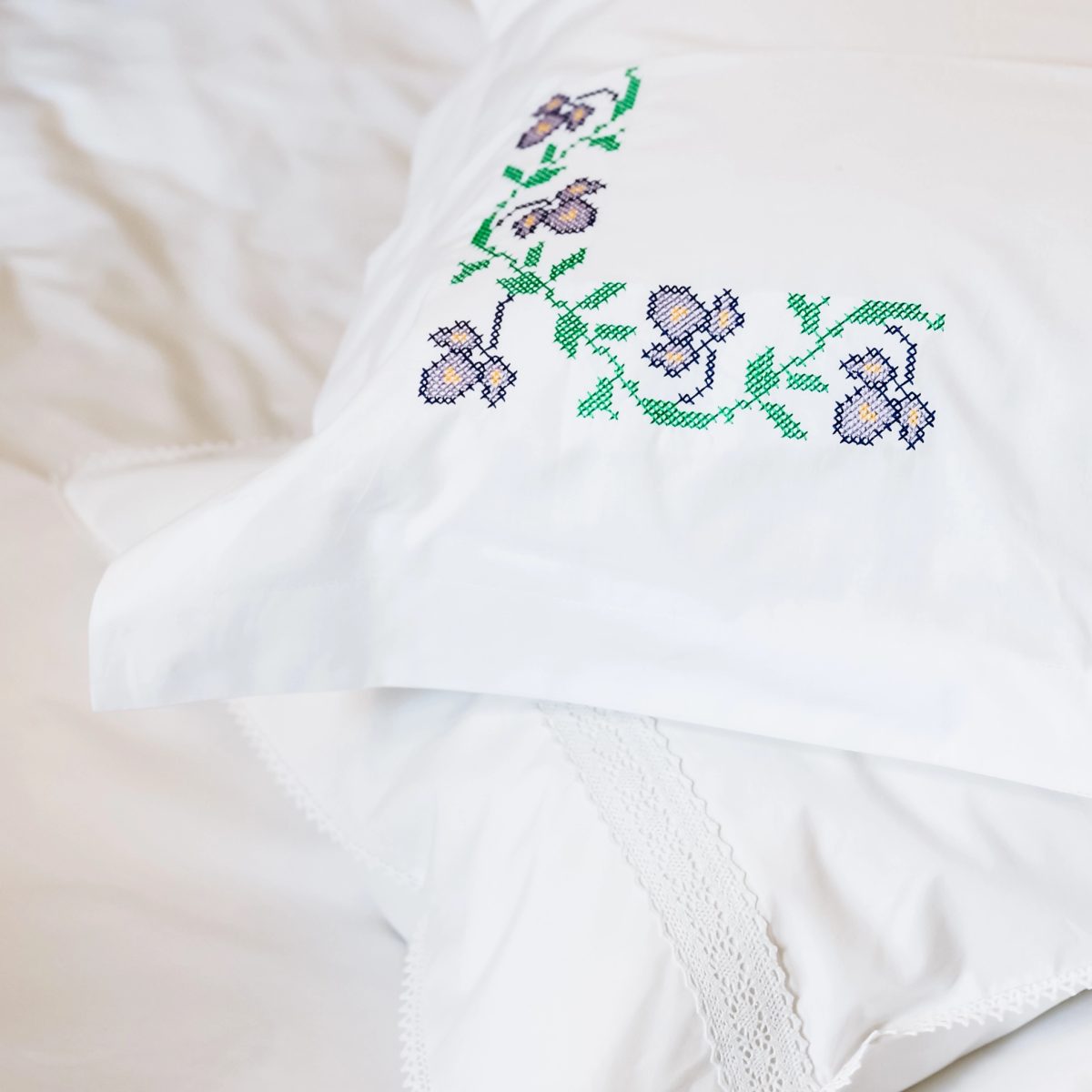 Lenjerie de pat cu broderie Iris