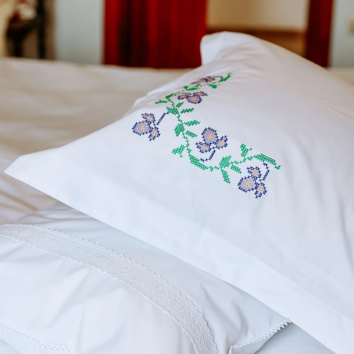 Set 2 fețe de pernă – broderie Iris