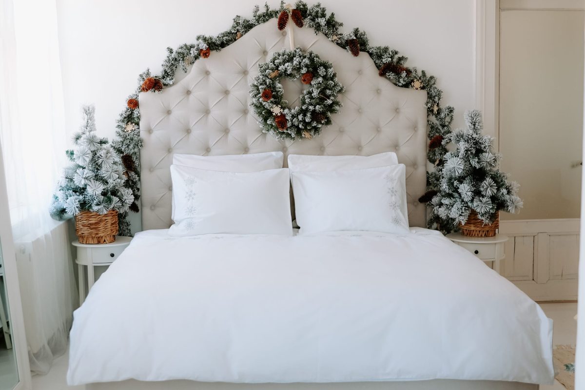 Lenjerie de pat albă premium, bumbac percale – broderie Fulgi argintii