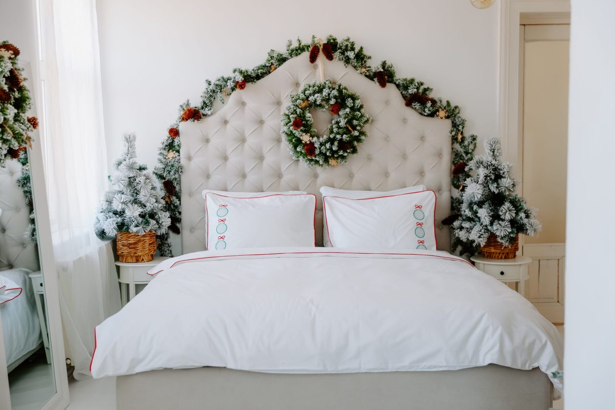 Lenjerie de pat albă premium, bumbac percale – broderie Globuri