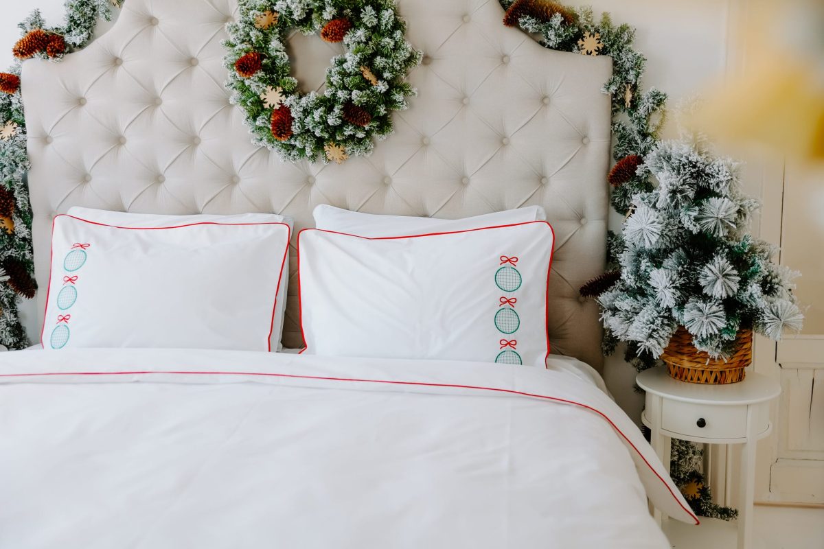 Lenjerie de pat albă premium, bumbac percale – broderie Globuri