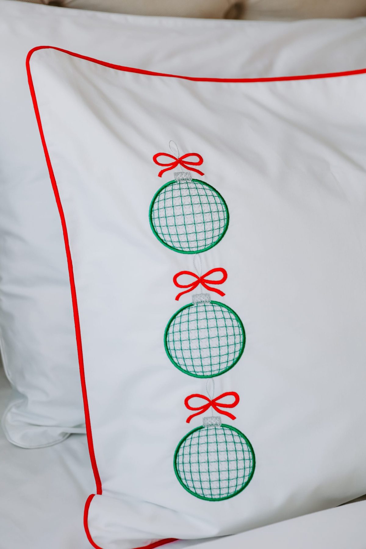 Lenjerie de pat albă premium, bumbac percale – broderie Globuri