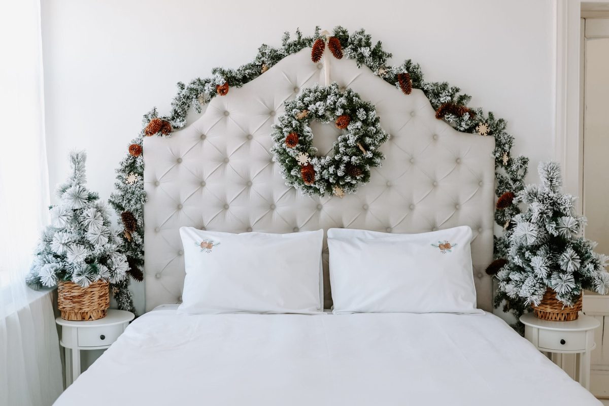 Lenjerie de pat albă premium, bumbac percale – broderie Con de brad