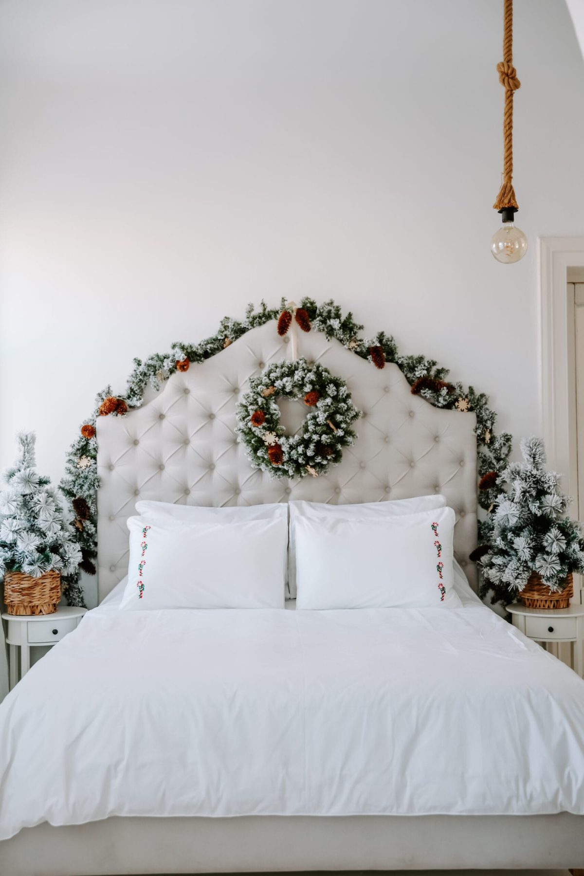 Lenjerie de pat albă premium, bumbac percale – broderie Acadele