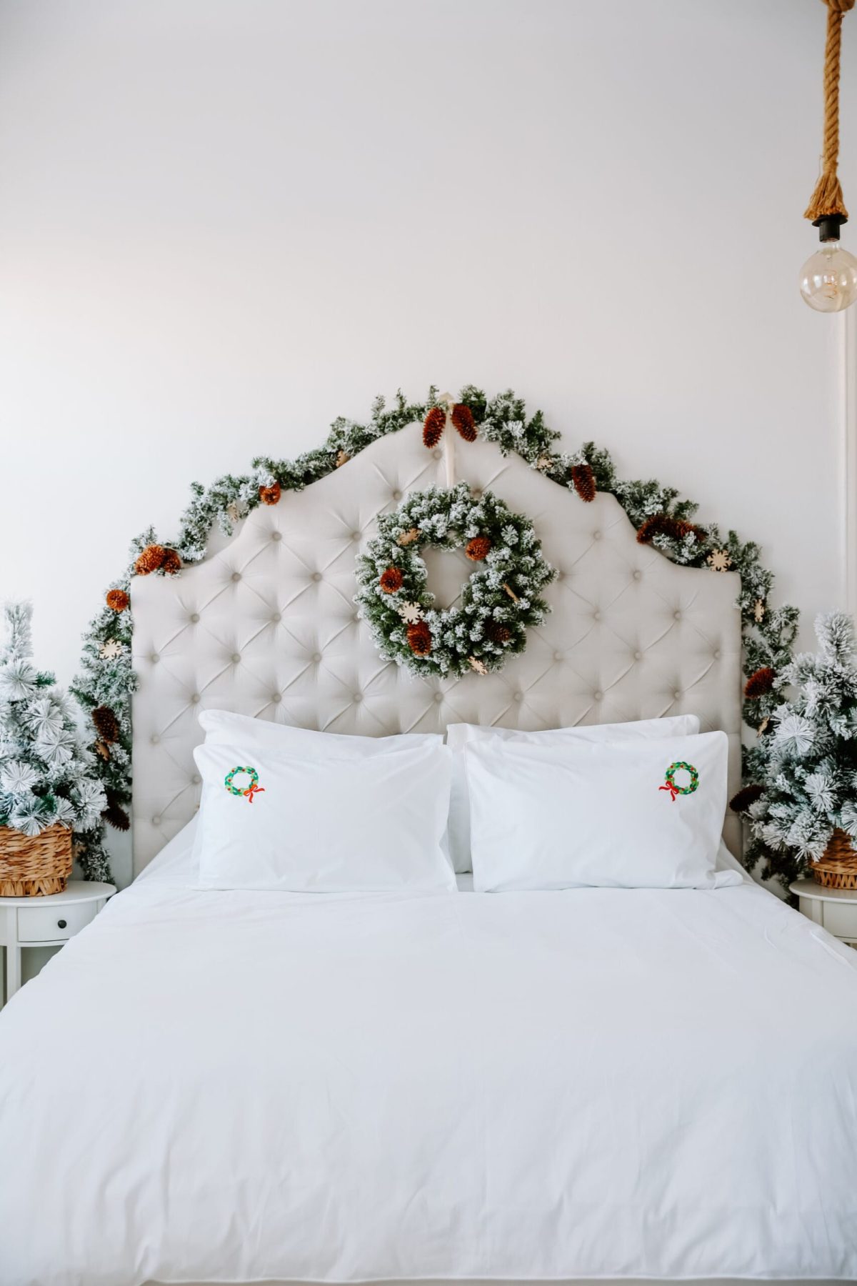 Lenjerie de pat albă premium, bumbac percale – broderie Coroniță