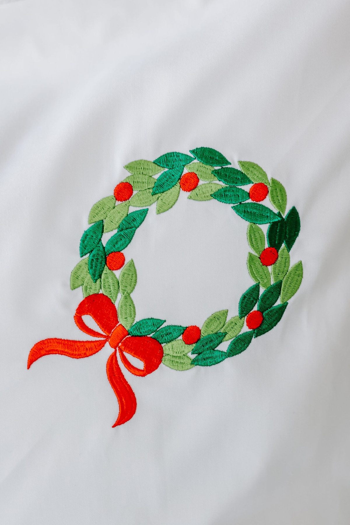 Set 2 fețe de pernă – broderie Coroniță