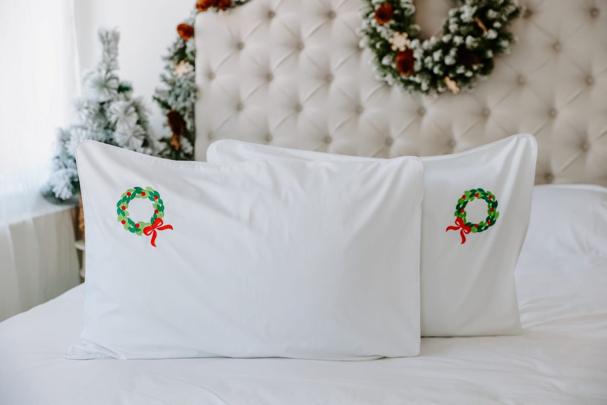 Set 2 fețe de pernă – broderie Coroniță